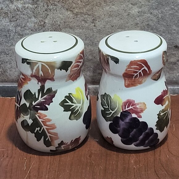 WCL Fruit Leaf Salt Pepper Shakers Cream Autumn Colors Ceramic Fall Thanksgiving - Picture 2 of 9